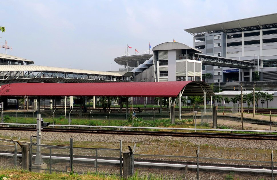 Pedestrian bridge connecting the TBS to other train stations