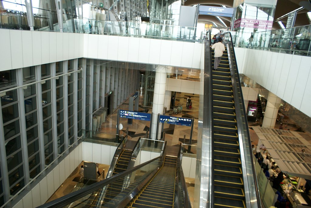 Escalator to Departure Level, Level 5