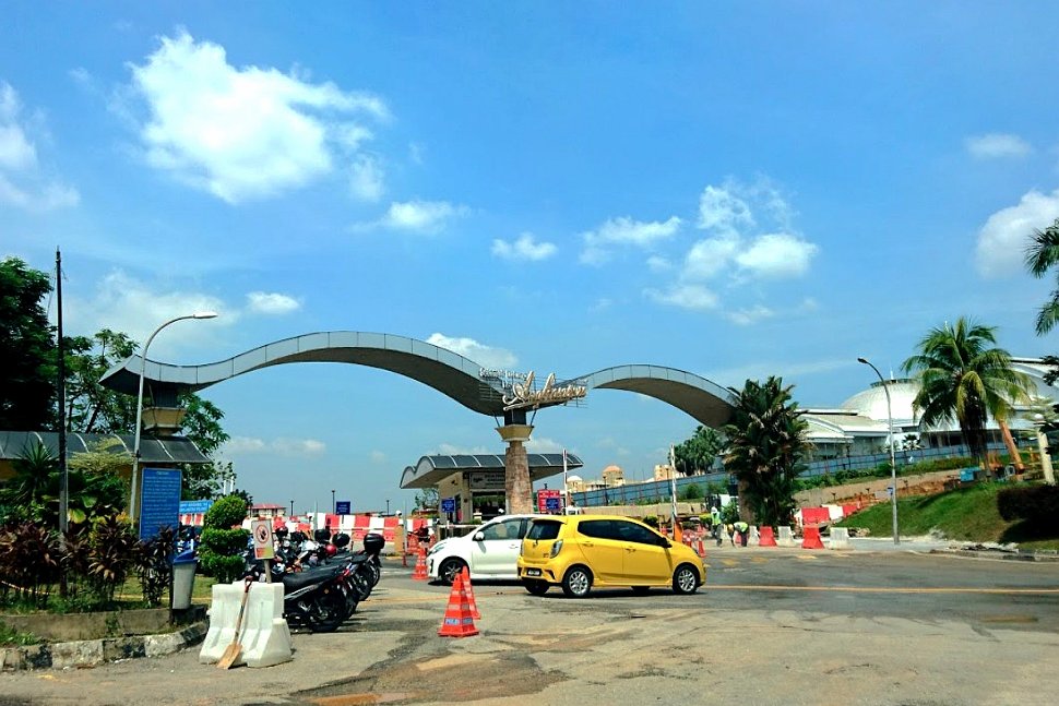 Angkasapuri opposite of the station