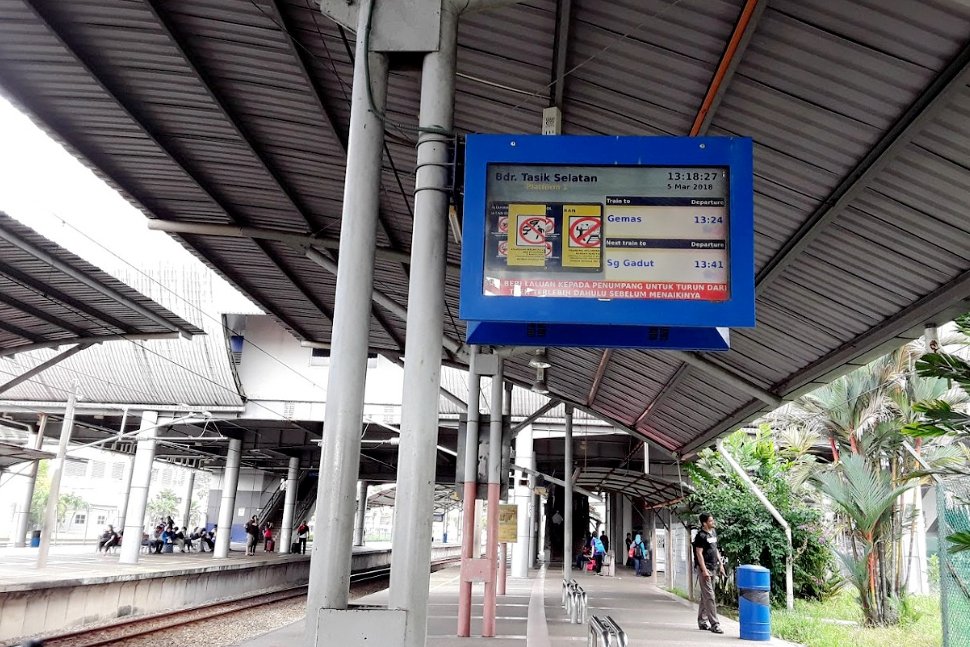 Train status monitor at the KTM station