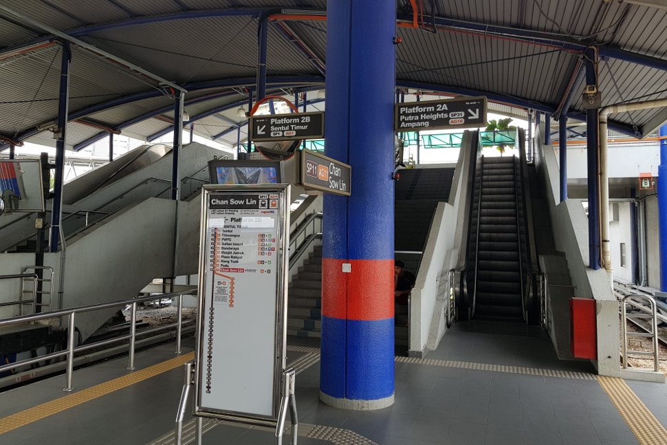 Escalators and staircase access to platform level