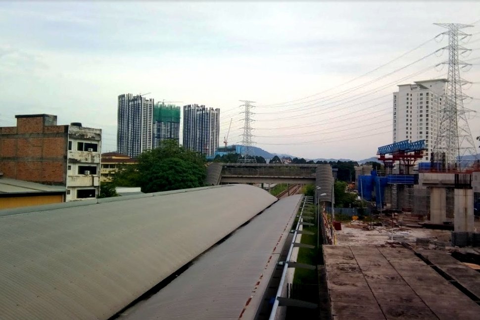 Construction of Sungai Buloh-Serdang-Putrajaya MRT line next to the station