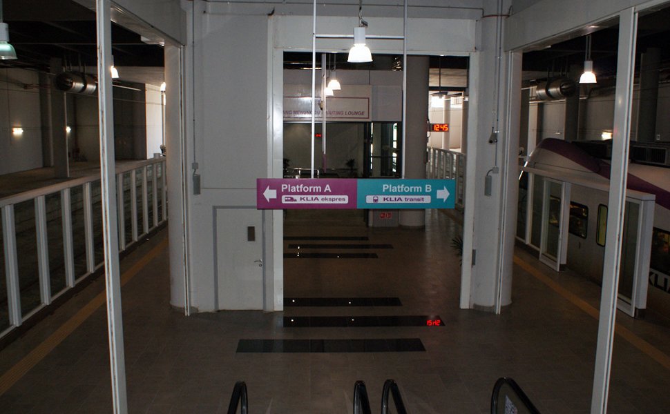 The boarding platform at the klia2 ERL station