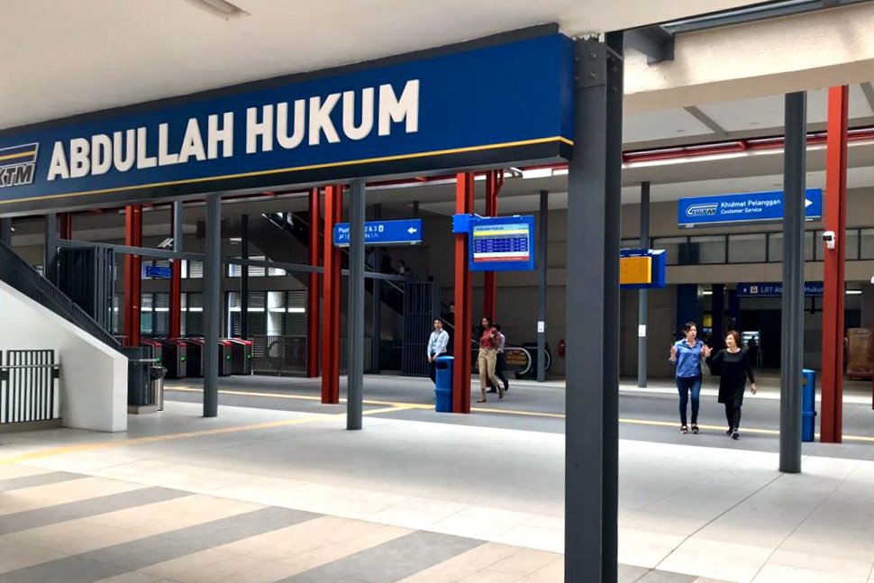 Abdullah Hukum KTM station on the ground level