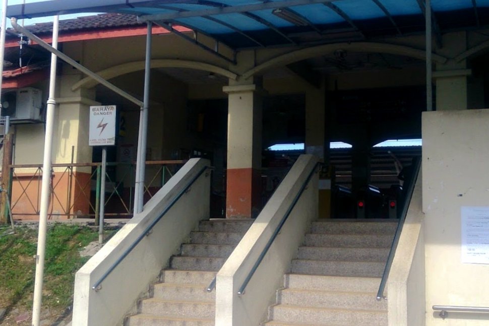 Entrance to the Kuang KTM Komuter station