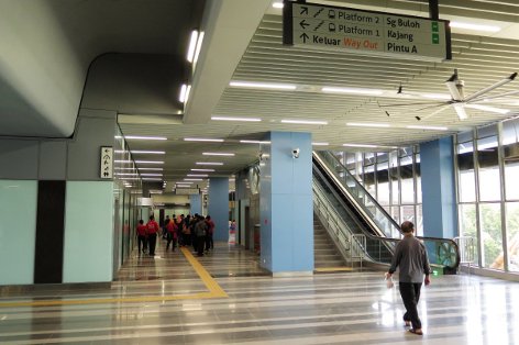 Concourse level of Bandar Utama station