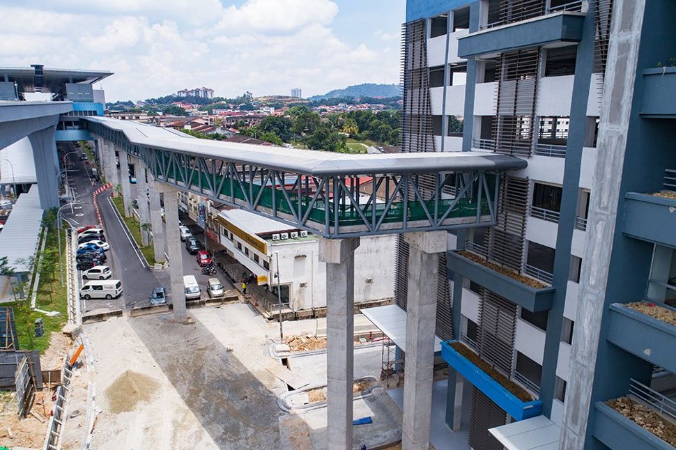 The connection between the Taman Midah Station to the multi-storey park and ride building. Apr 2017