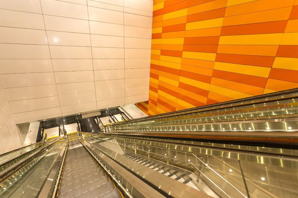 Escalator and stair access between levels at Cohrane station (Jul 2017)