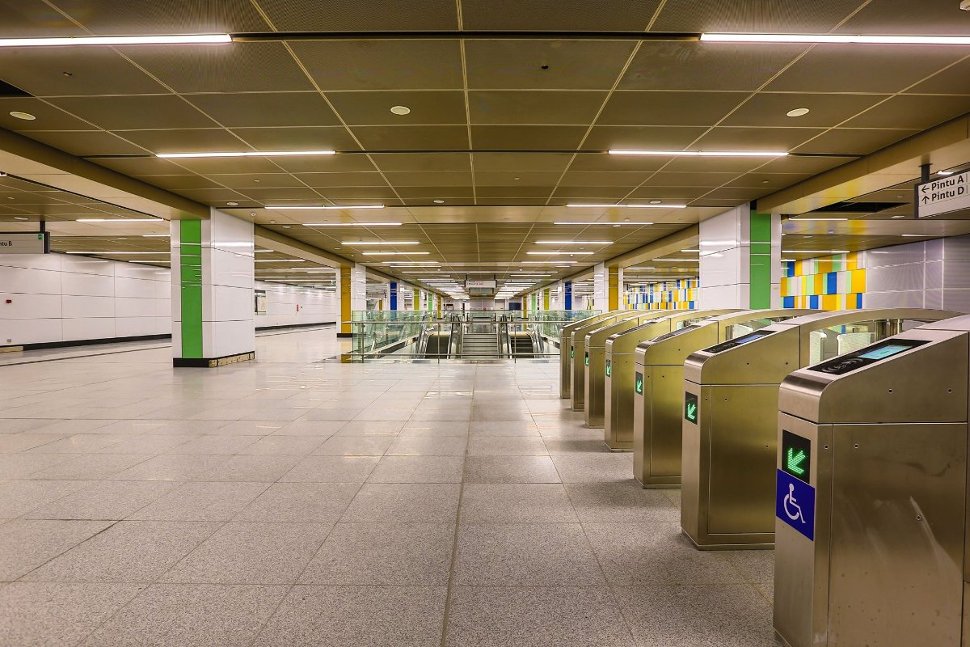 Concourse level of Maluri station (Jul 2017)