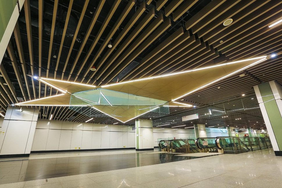 Concourse level of the Muzium Negara station (July 2017)