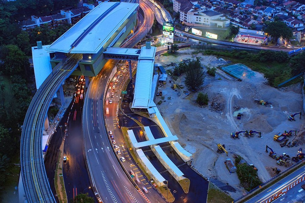 Evening aerial view of the Pusat Bandar Damansara Station and the lay-bys for feeder buses, taxis and private cars to drop-off and pick-up MRT commuters. (Sep 2016)