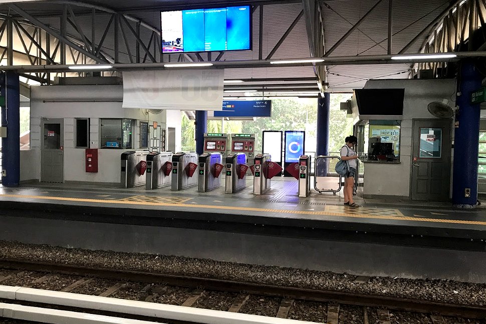 Boarding platform at Pandan Indah LRT Station