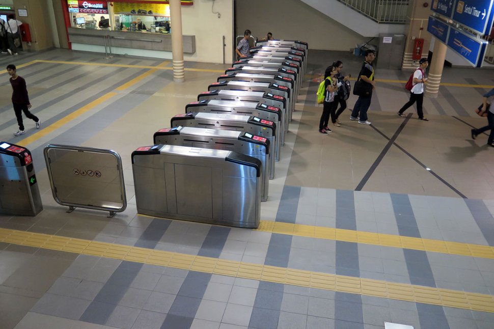 Concourse level at Plaza Rakyat station