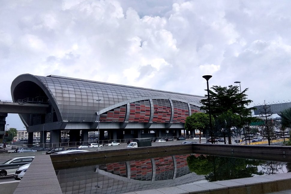 Pusat Bandar Puchong LRT station