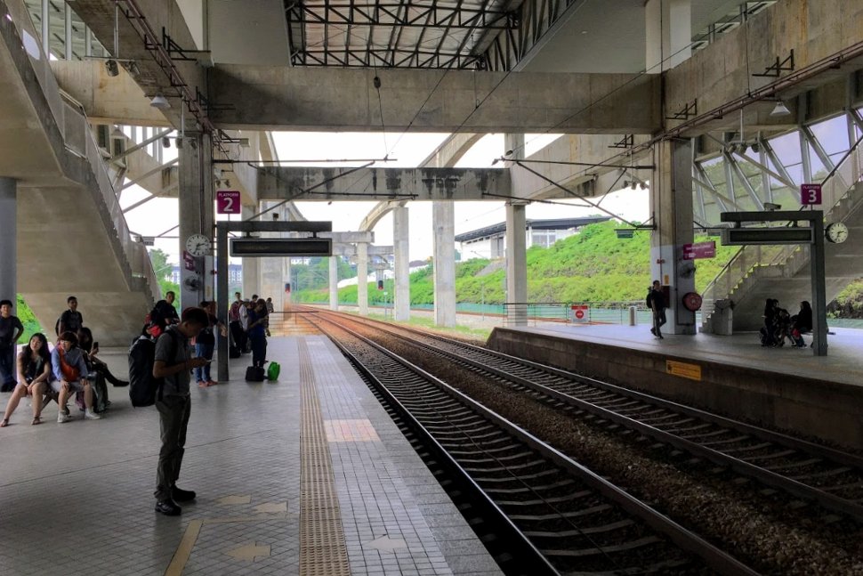 Boarding platforms at the ERL station