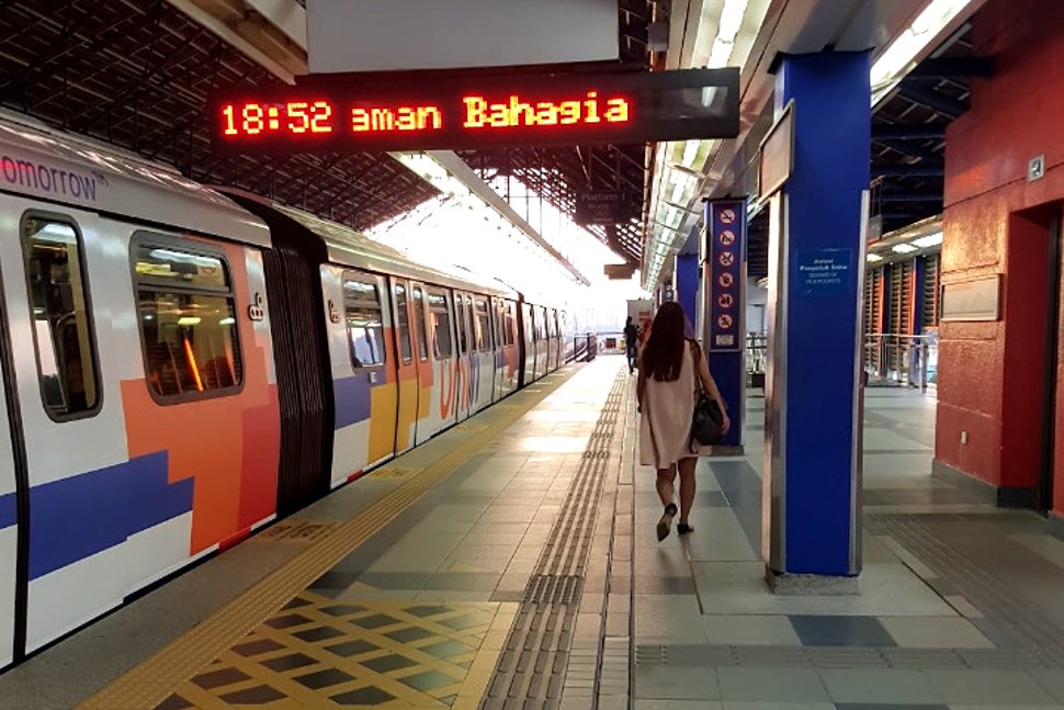 Boarding leveal at Taman Bahagia LRT station