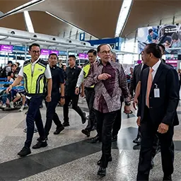 Most immigration staff at KLIA doing their jobs well, says PM
