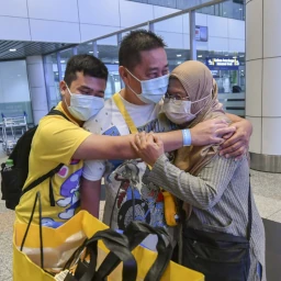 Emotional reunions at KLIA on first day of Malaysia-Singapore air VTL