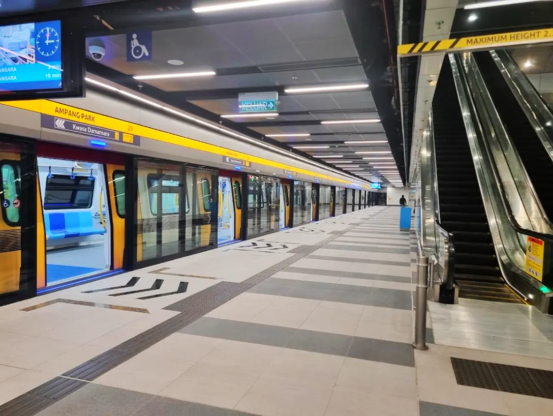 Boarding platform at the Ampang Park MRT station