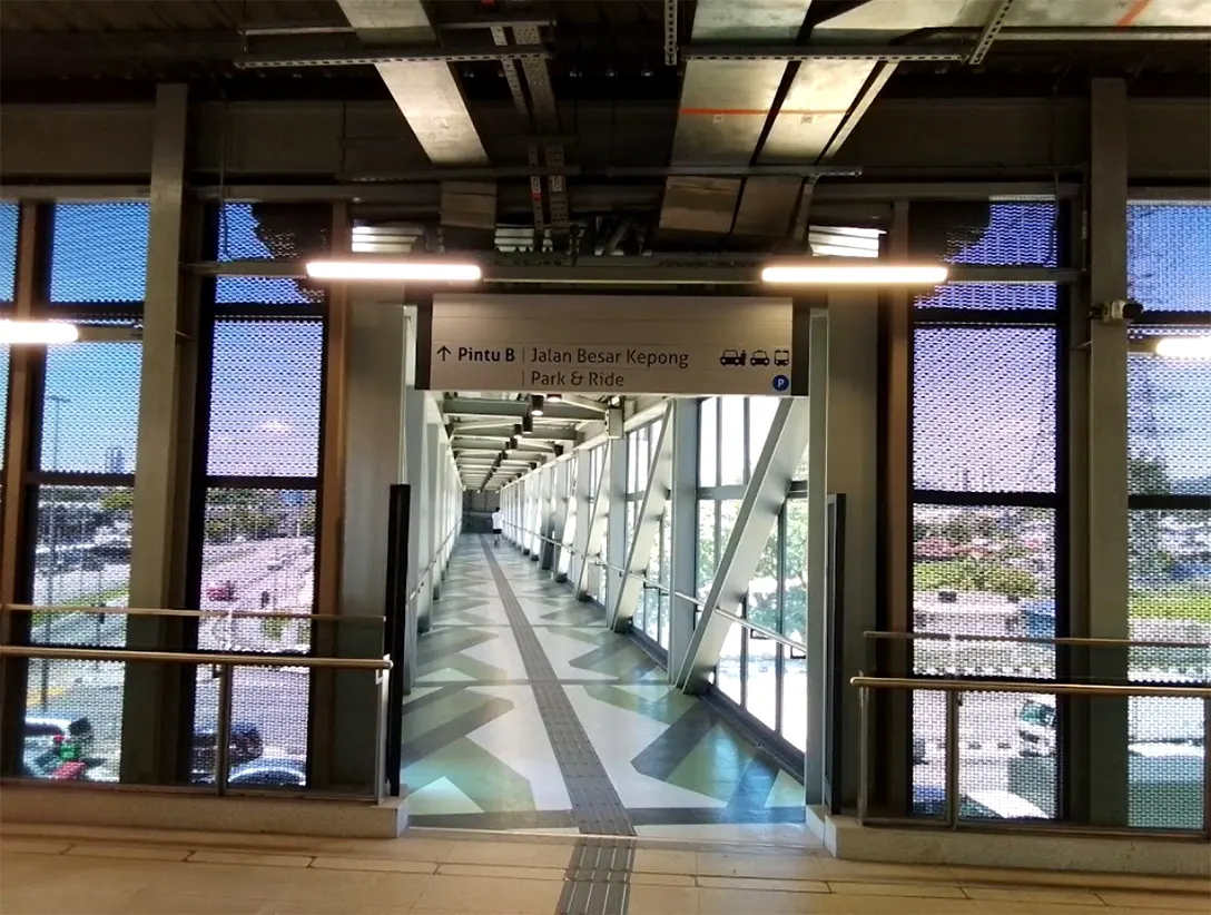 Pedestrian bridge connecting entrance B to Jinjang MRT station