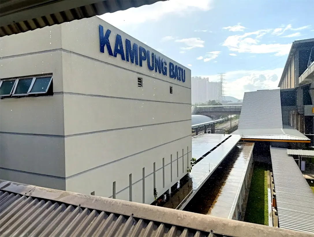 View of Kampung Batu KTM station from the walkway
