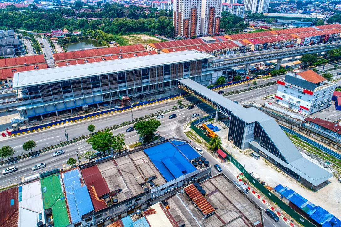 Aerial view of the completed installation of roof and façade for station box, Entrance 2 and link bridge of Kepong Baru MRT Station. Also can be seen is the construction in progress of Entrance 1