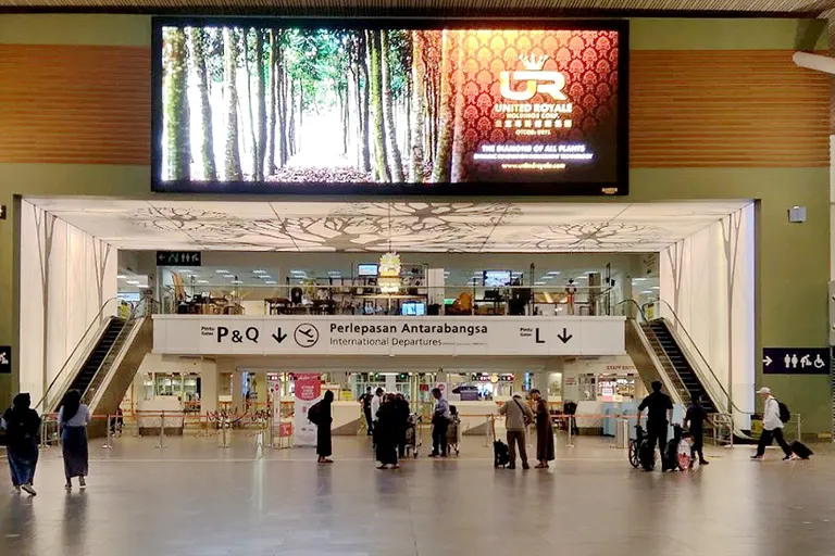 Entrance for International departures