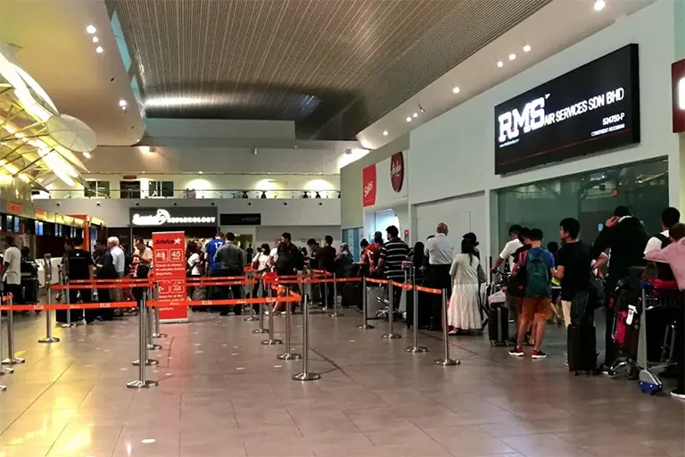 Long queue of travelers, Departure Hall at klia2