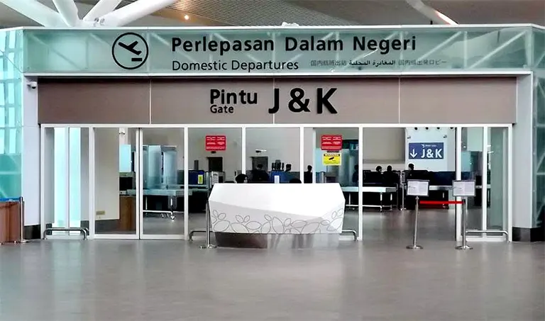 The entrance at the Departure Hall to the Pier J and Pier K