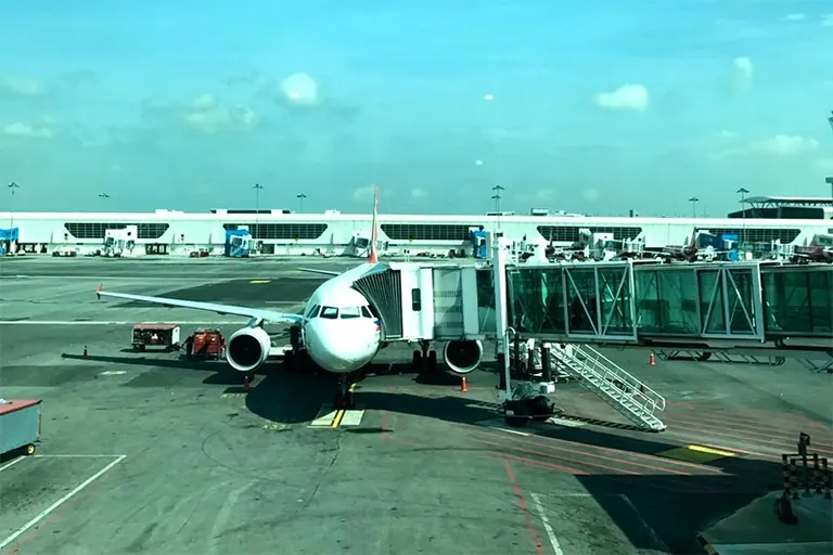 View of flight connected to the Aerobridge