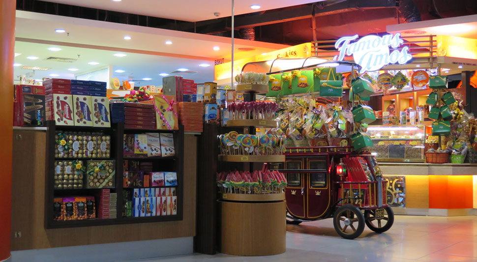 Famous Amos outlet at previous location