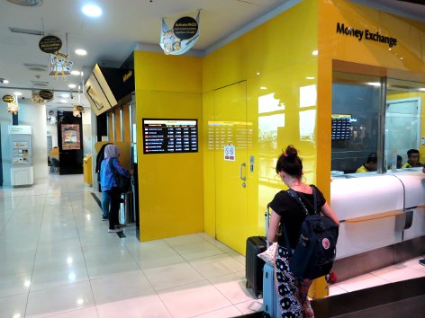 Maybank Currency Exchange at level 3 of Gateway@klia2 mall
