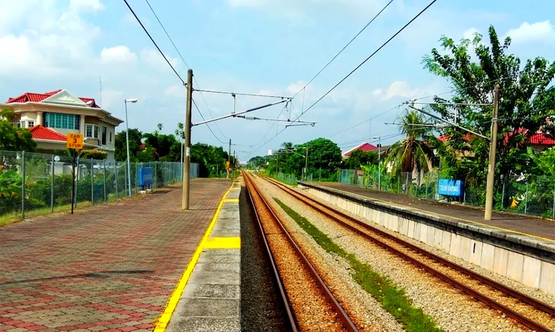 Teluk Gadong KTM station