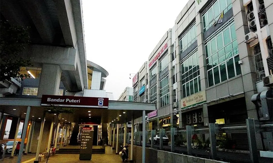 Escalator access to Bandar Puteri LRT station