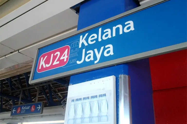 Boarding platform at Kelana Jaya LRT station