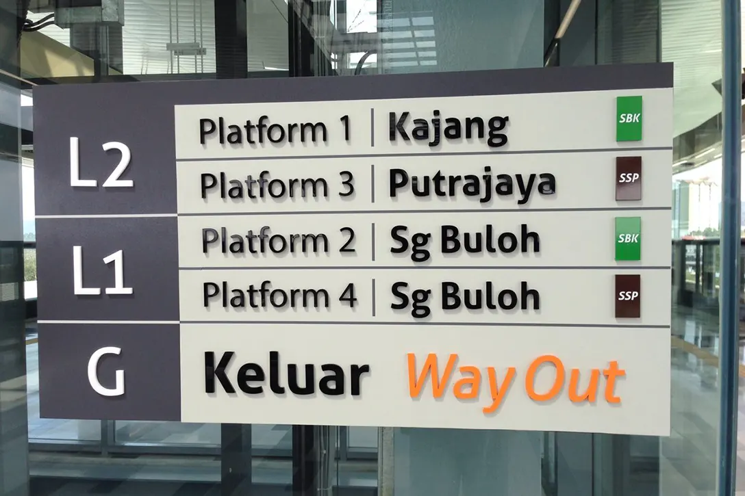Kwasa Damansara level & platform signage