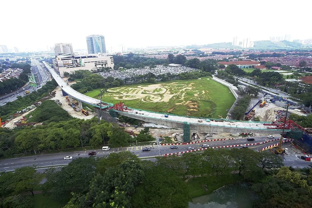 The guideway at the Bandar Utama Driving Range in progress.