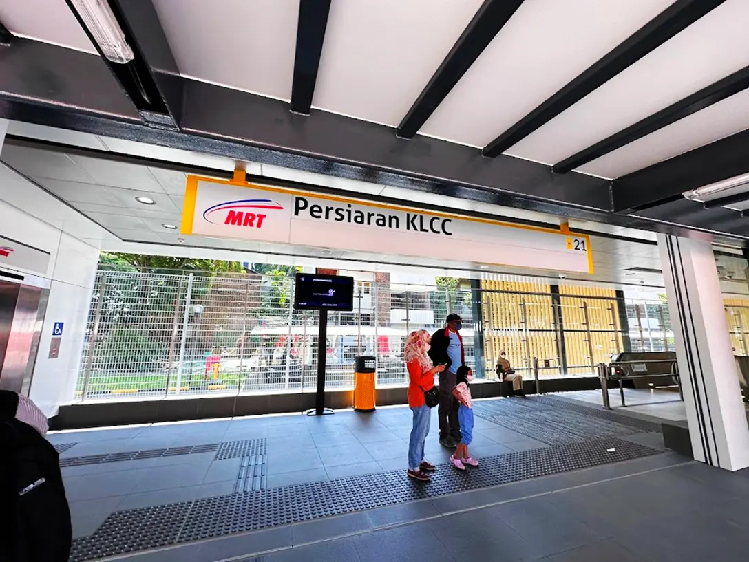 Concourse level at the Persiaran KLCC MRT station