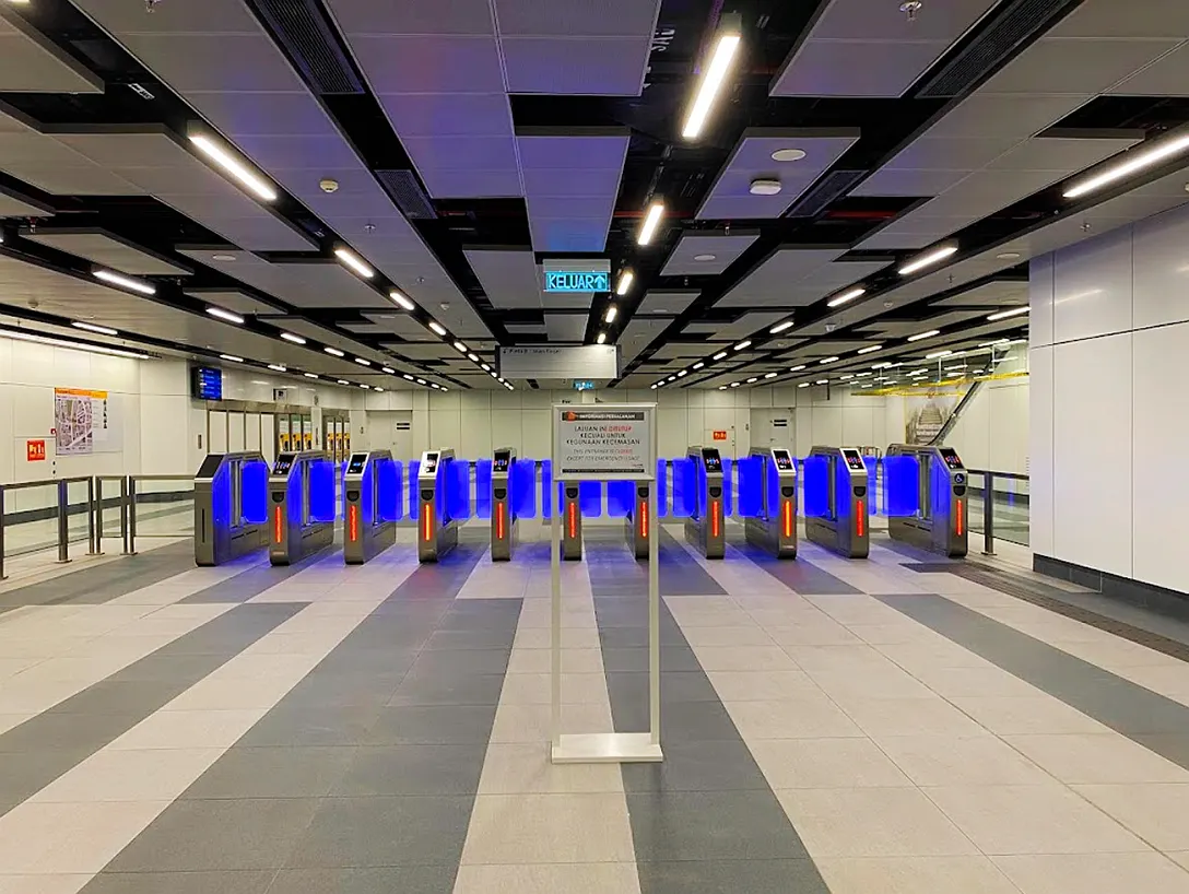 Faregates at the Concourse level, Persiaran KLCC MRT station