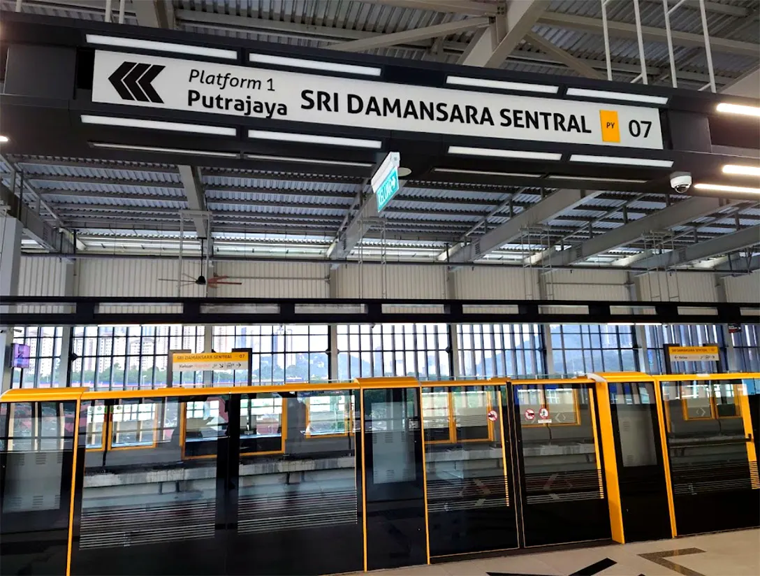 Boarding platform at the Sri Damansara Sentral MRT station