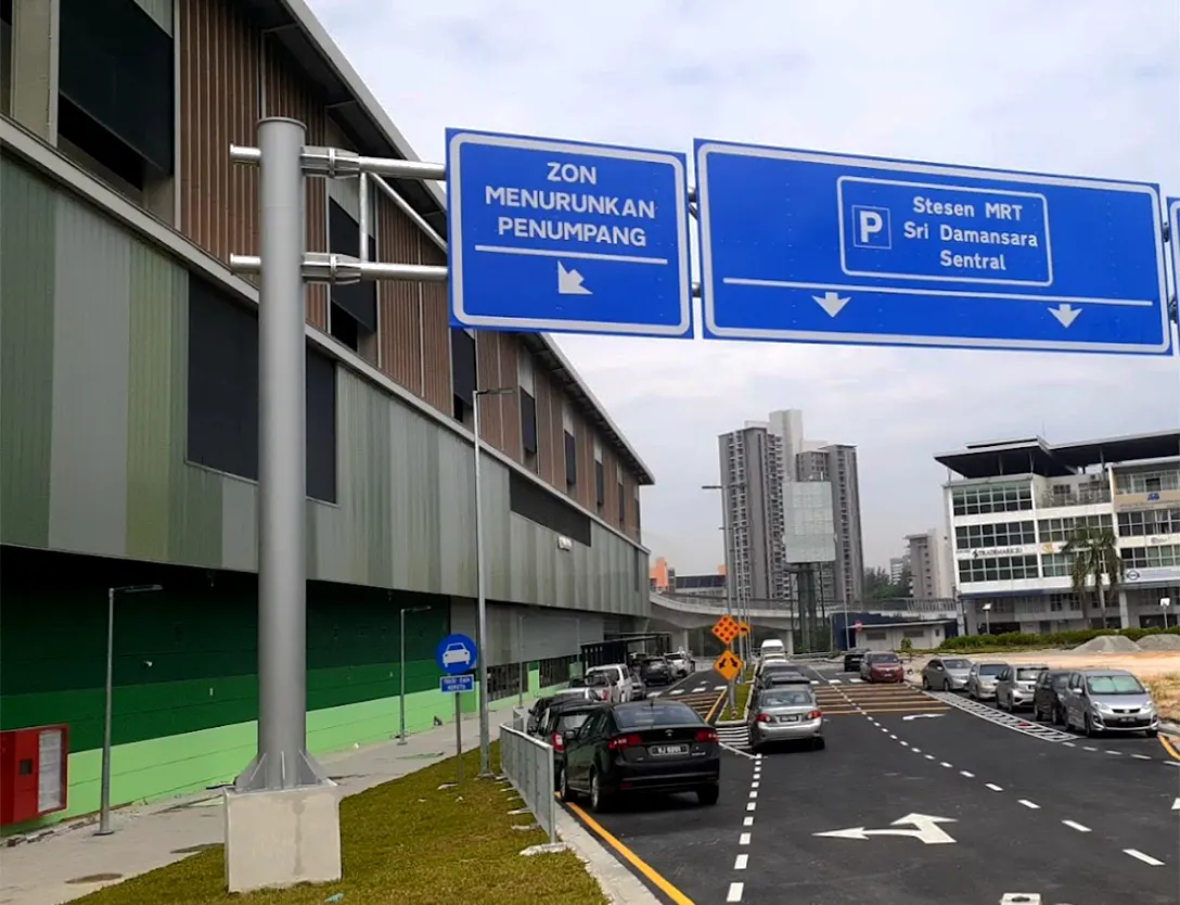 Direction for Park and Ride facility at Sri Damansara Sentral MRT station