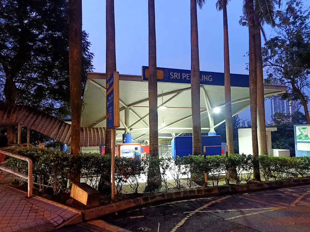 Entrance to the Sri Petaling LRT station