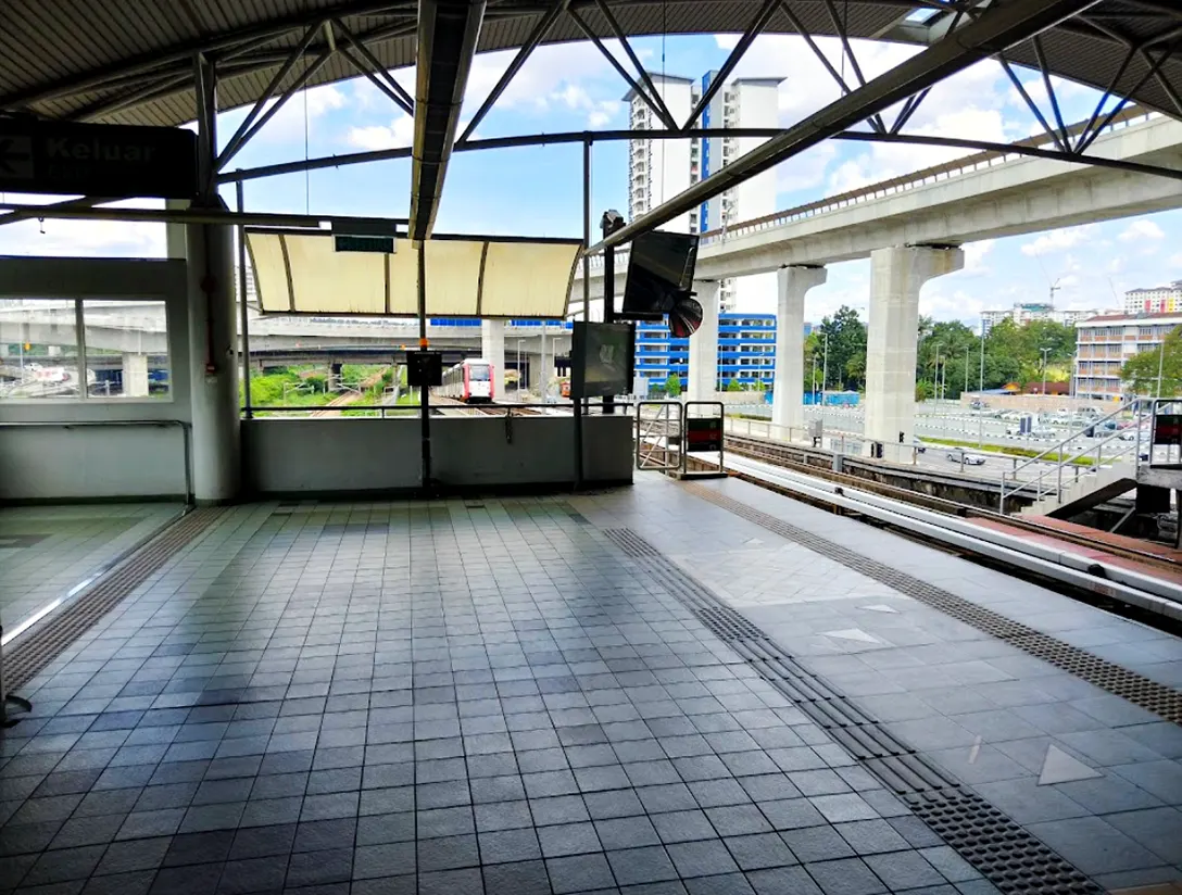 View of the rail tracks for Sungai Besi MRT station
