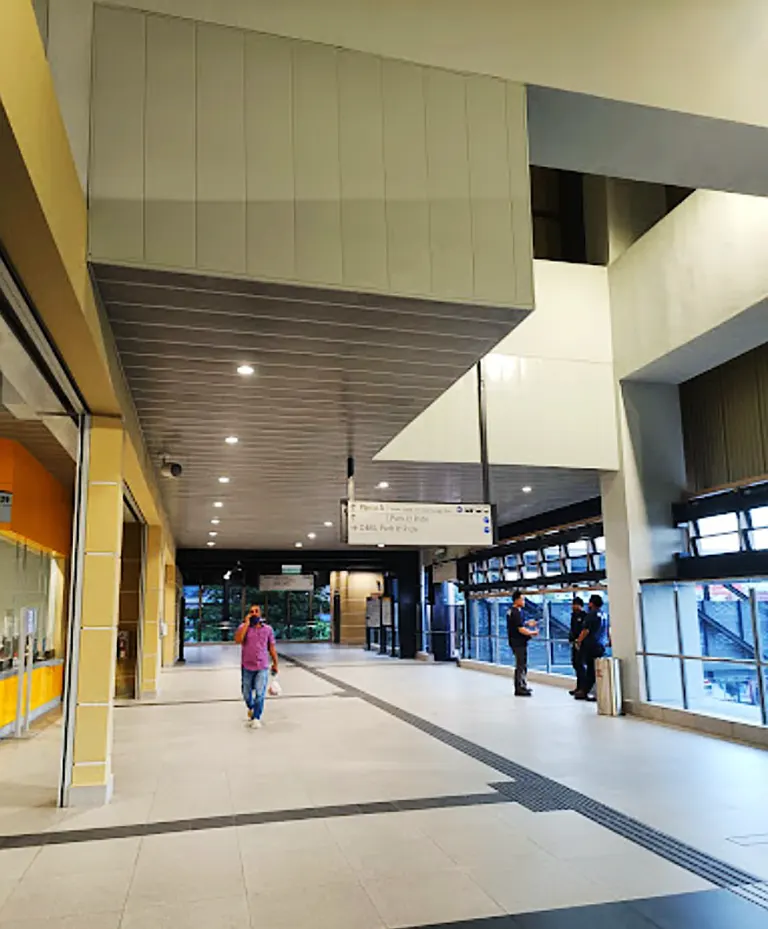 Concourse level at the Sungai Besi MRT station