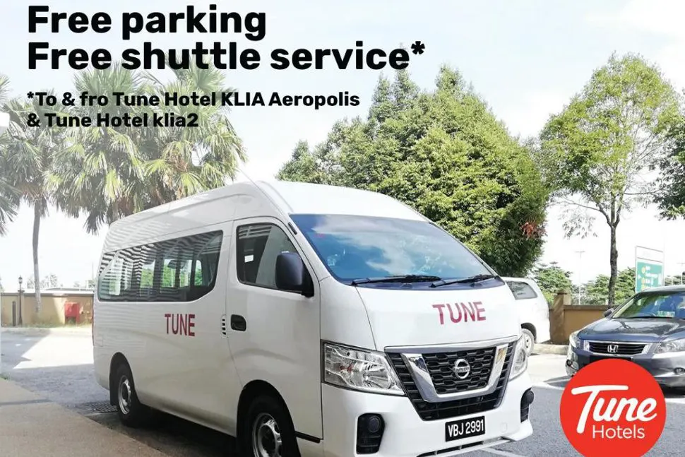 Shuttle service between the Hotel and airports